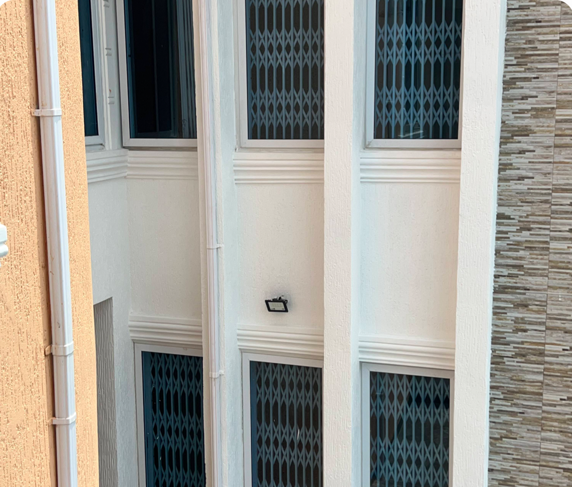 Hidden Frame Tinted Picture Window