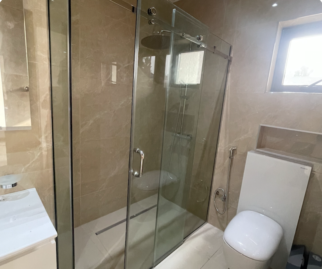 Modern Transparent Sliding Shower Enclosure