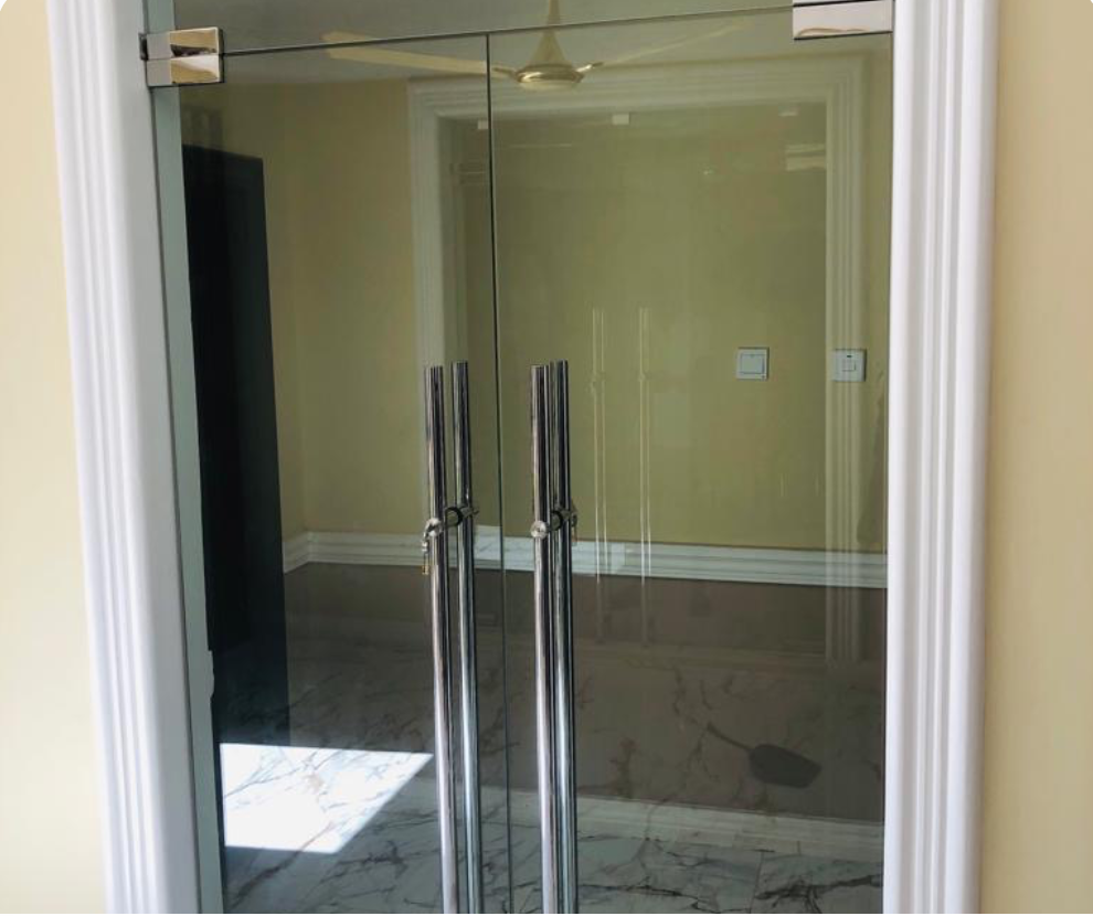 Frameless Clear Swing Glass Door